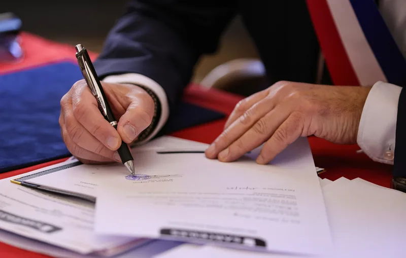 Notary document signing
